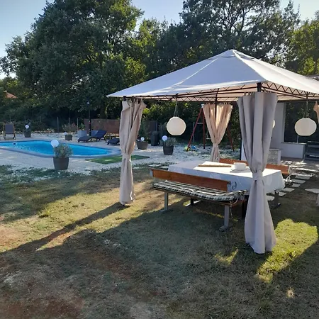 Holiday home Kuca Za Odmor Natura Sisan